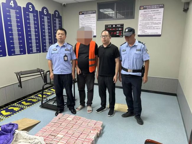 兩男子拖400萬(wàn)現(xiàn)金坐動(dòng)車 逃避執(zhí)行被截獲