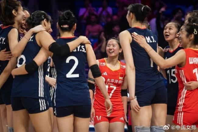 中國女排逆轉戰(zhàn)勝美國女排 四戰(zhàn)全勝完美收官