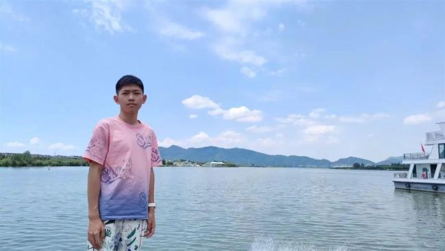 18歲高中生坐飛機(jī)到西雙版納后失聯(lián)