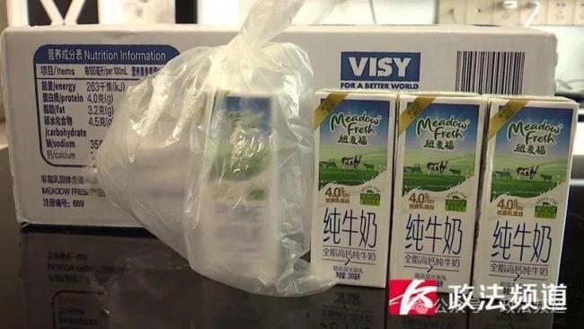 女子称在山姆会员店购牛奶遇酸臭问题 商家处理滞后引发不满