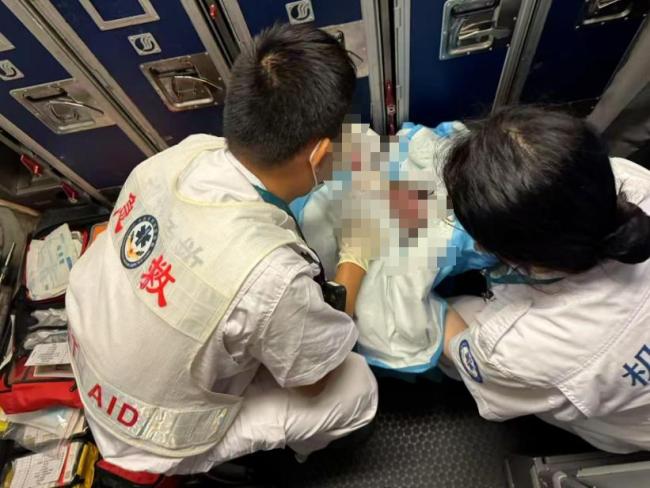 航司回应网传16岁孕妇在机上诞下女婴 航班已做清洁消毒