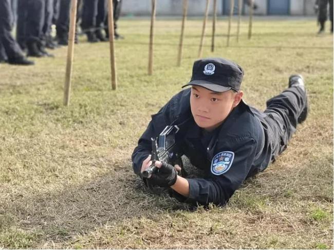 00后民警救人牺牲被评为烈士 英勇事迹感动人心