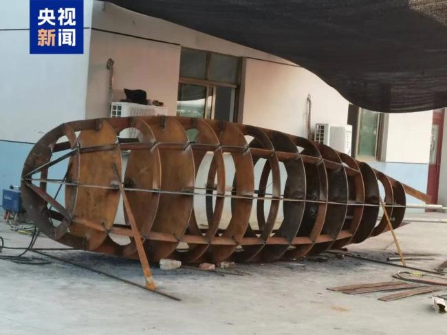 超硬核,！六旬農(nóng)民大叔“手搓”潛水艇