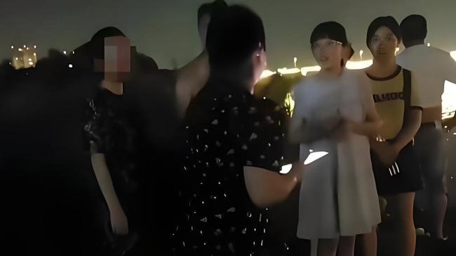 孩子夜游嘉陵江失踪妈妈急哭 夏季野泳安全警钟再响