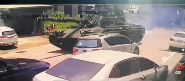 伯明翰回英冠首战变全武行！10多人冲突&球迷被放倒&阿什利扬调停