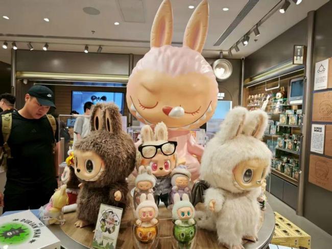 人民日报访泡泡玛特创始人王宁 潮玩文化走向世界