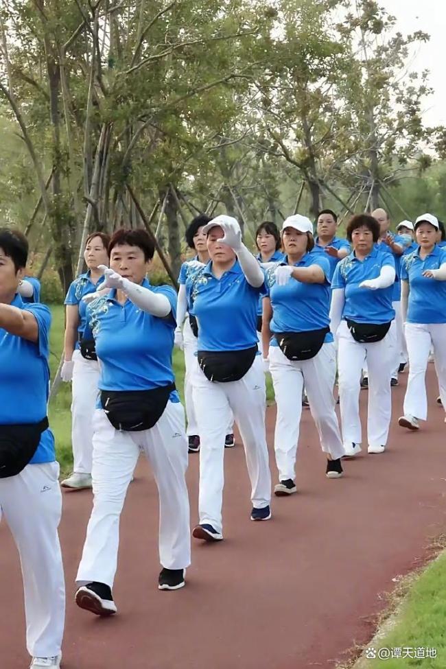 如何制止暴走團(tuán)的違規(guī)占道行為