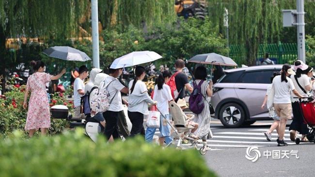 悶蒸不下線 北京“桑拿天”持續(xù) 戶外如自帶“潮”感