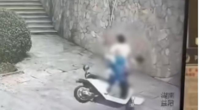 兩高中生騎電動車撞墻身亡 家屬發(fā)聲