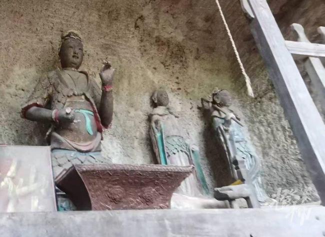 兩道士爬華山在毛女洞發(fā)現(xiàn)多尊塑像 古跡重現(xiàn)引發(fā)熱議