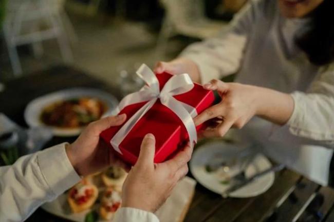 留學(xué)生被策反當(dāng)間諜竊密被判無期 警惕“官方”貼靠陷阱