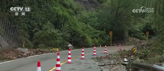 直击北京琉璃庙镇灾后救援现场 山洪过后紧急救援