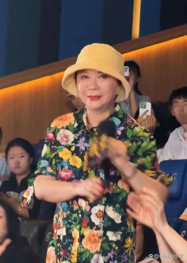 陈佩斯邀60岁以上老一又友十元不雅影 蔡明现场动情落泪