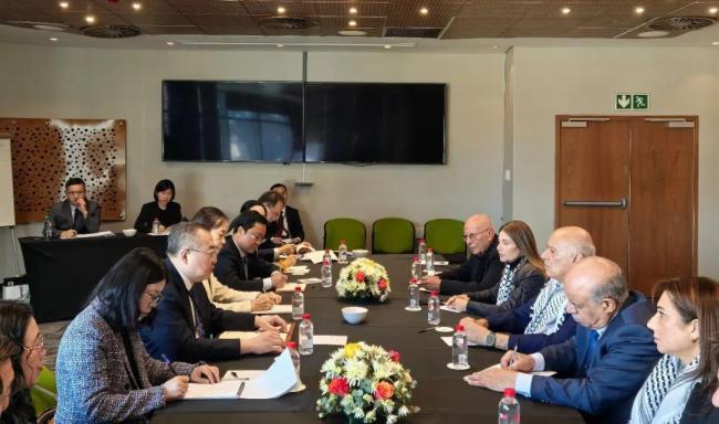 中方坚定支持巴勒斯坦建国 推动中东和平进程