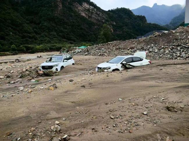 18人承德避暑遭遇山洪凌晨逃生 被困15小时后撤离