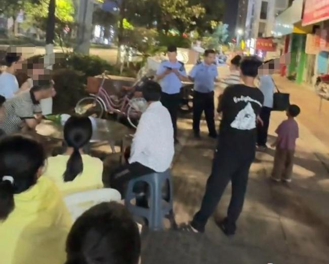 媒体评小孩卖冰棍遭顾客吃霸王餐