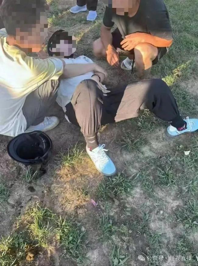 當?shù)鼗貞凶颖获R踢中隱私部位 馬場停業(yè)整改