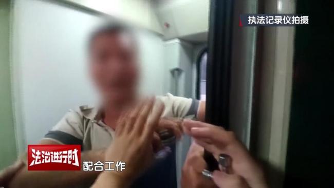 北京铁警拘留1名男子：发酒疯+推搡乘警