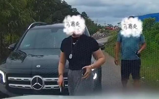 被迫让位于“莉安格津姐妹”事件的人发表了声