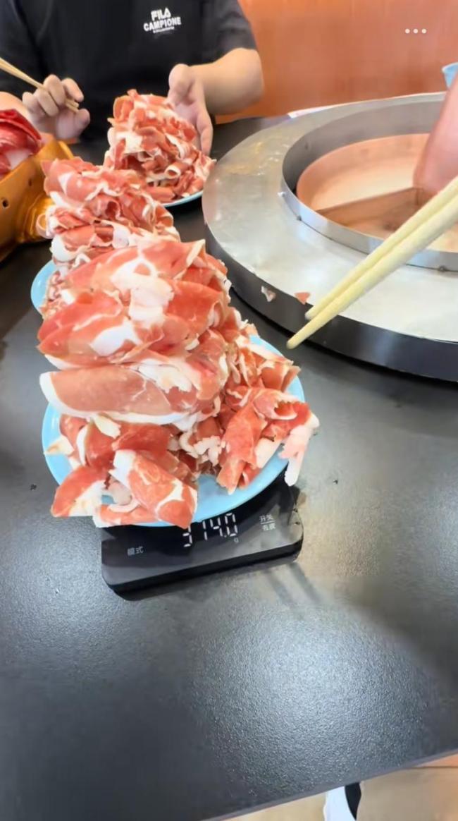 一火锅店用阴阳菜单 博主曝光引发关注