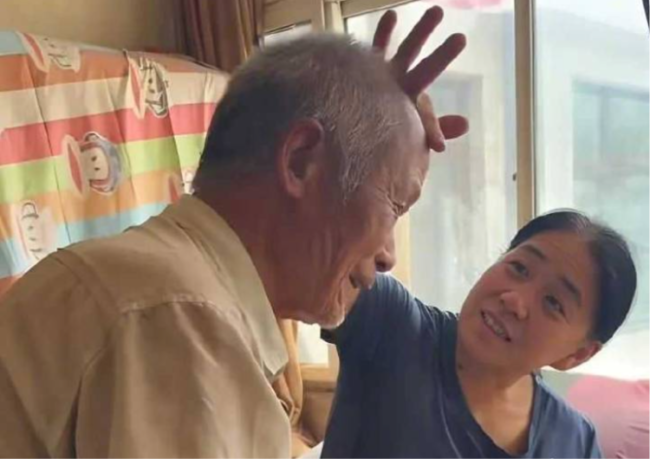 抗洪失联村支书丈夫遗体已找到 村民含泪祈祷书记平安归来
