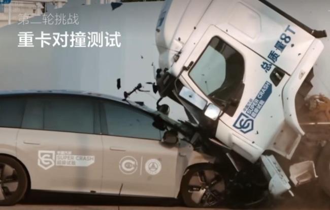 理想i8“撞飞”卡车是行为艺术吗 回应避重就轻疑点未解