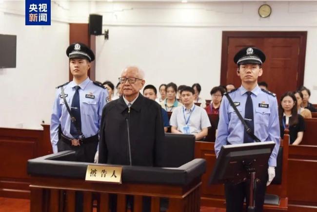 上周5“虎”被处理，70岁“老虎”获刑15年，女“老虎”和丈夫合伙敛财 反腐风暴持续升级