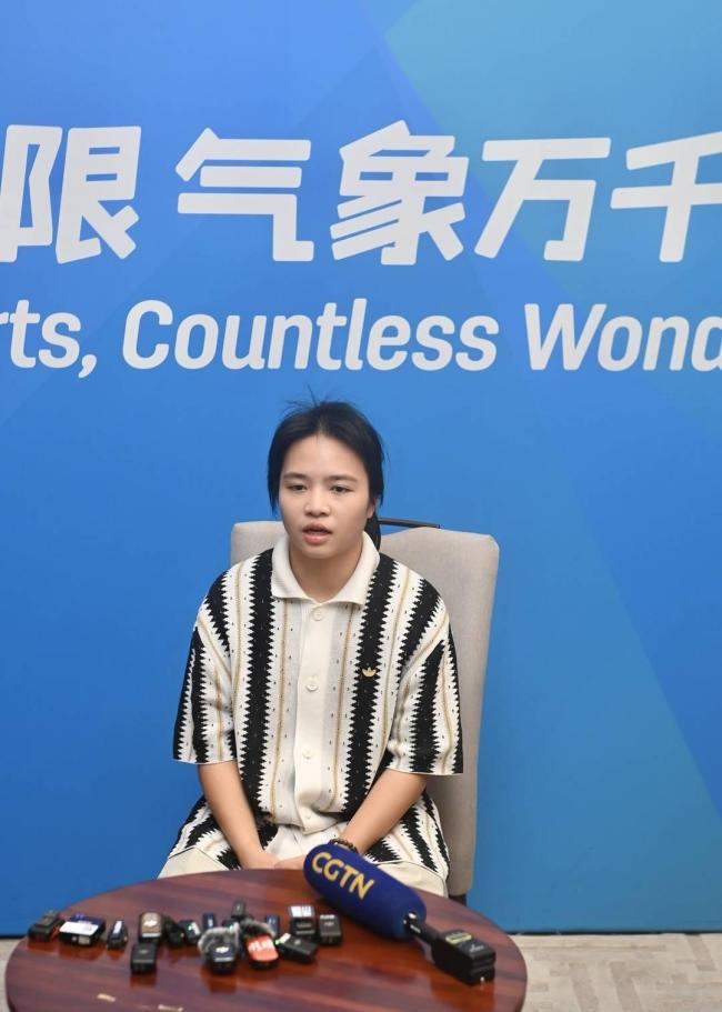 世运会中国运动员跳着舞入场 霹雳舞展风采