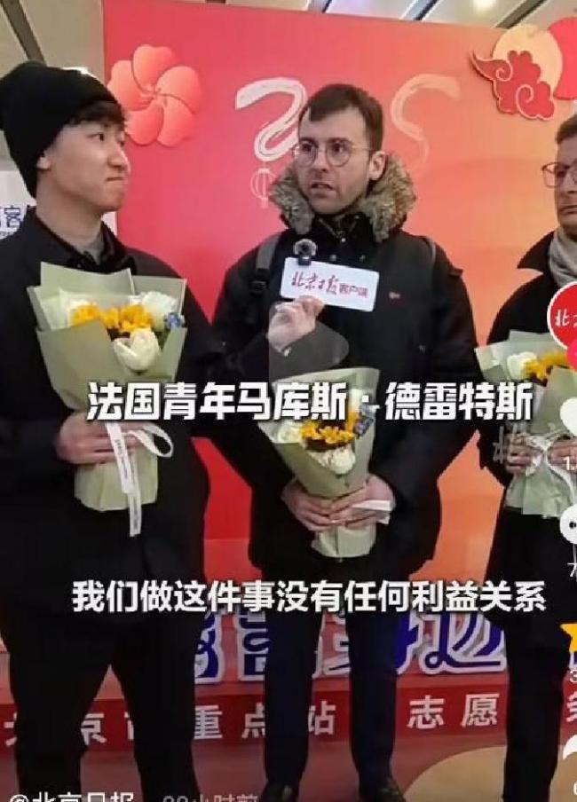 女孩用英语感谢马库斯获中文回应 照片捐赠背后的真诚与争议