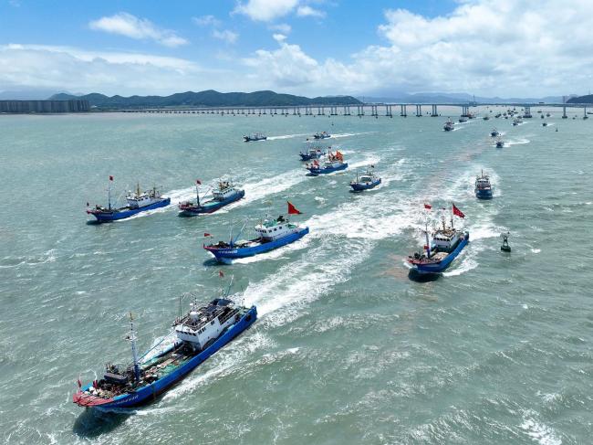 浙江舟山千艘渔船争鲜出海 扬帆东海捕捞忙
