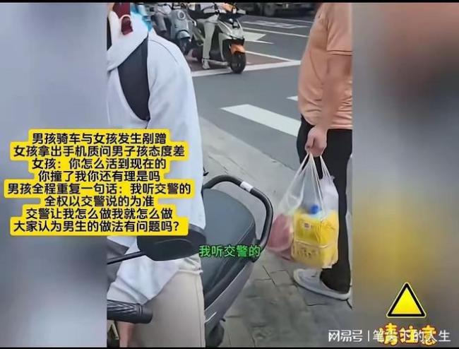 小伙被剐蹭后持续冷静回答 教科书式应对
