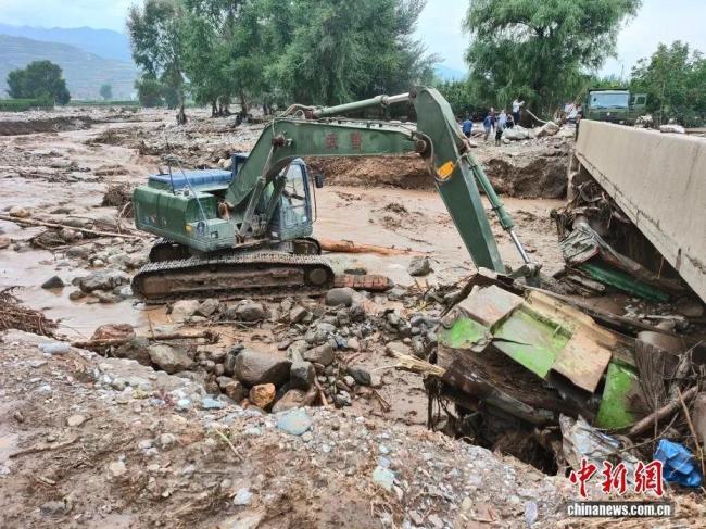 甘肃山洪灾害发布会为遇难者默哀 罕见强降雨致灾