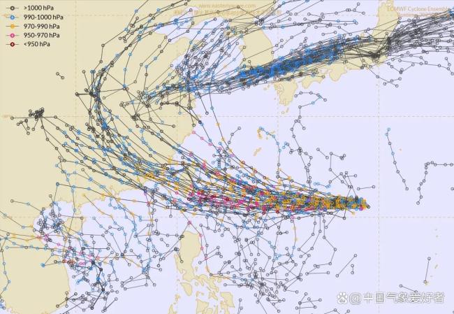 南方异常湿热大暴雨启动 台风杨柳逼近引发关注
