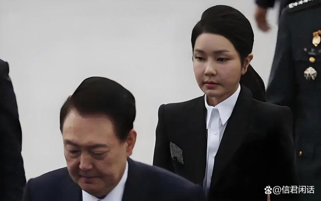 尹锡悦妻子被拘押只能睡地板 政商丑闻缠身