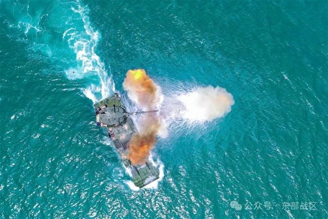 两栖战车海上实弹射击场面硬核：单车海上战斗射击，开始！