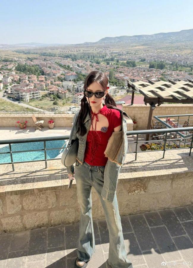 李一桐發了女推團合照 姐妹群像魅力十足