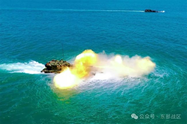 两栖战车海上实弹射击场面硬核：单车海上战斗射击，开始！