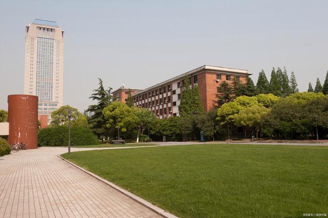 多所高校把开学挪到国庆后 调整报到时间引发关注