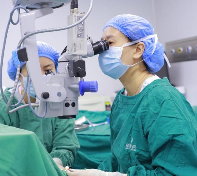 塞萊斯身患重癥肌無力 罕見病例的醫(yī)學(xué)挑戰(zhàn)！