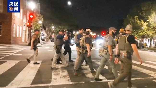 美国民警卫队入驻首都引民众恐慌 警卫队入驻首都引争议