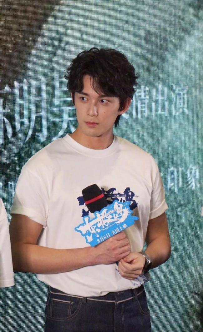 朱一龙倪妮伦敦首映路透 《东极岛》引发高期待