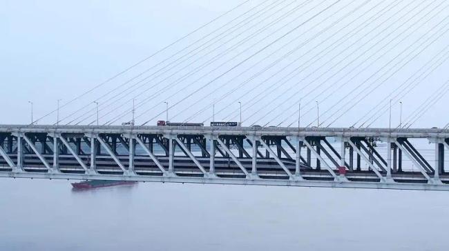 高鐵列車過長江，要用幾分鐘？