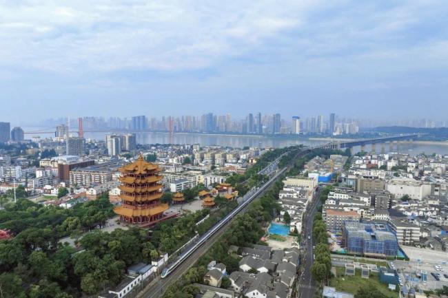 高鐵列車過長江，要用幾分鐘？