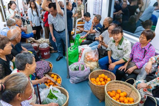 防空洞成今年最卷的免费避暑地 地下清凉新出口