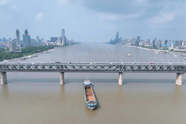 高鐵列車過長江，要用幾分鐘？