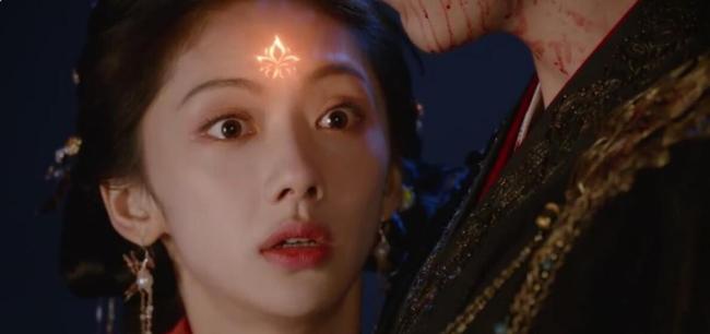 陈飞宇单手抱王影璐 《献鱼》8.16开播引热议