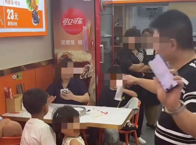 “3女带4孩续面”当事人将起诉老板 维护未成年肖像权