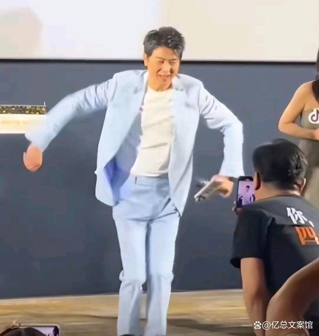 保剑锋大秀舞技跳《MAMA》