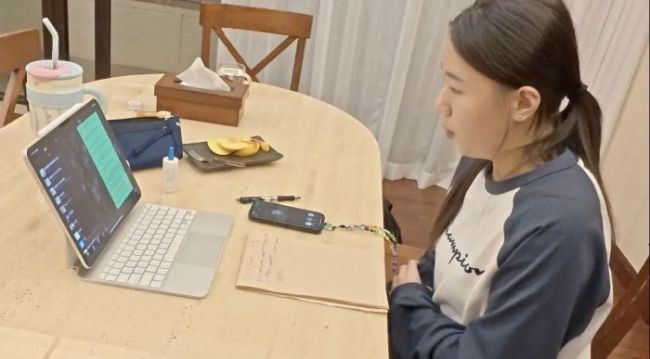 14岁女孩英语洽谈帮妈妈拿下外贸订单 暑期实践展才华