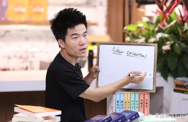 董宇辉在哈尔滨吃铁锅炖大鹅 团队凝聚力胜过顶级舞台